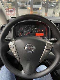 نیسان NV200